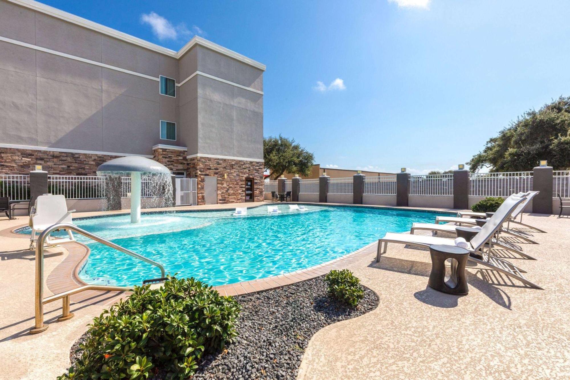 La Quinta By Wyndham Rockport - Fulton Hotel Екстериор снимка